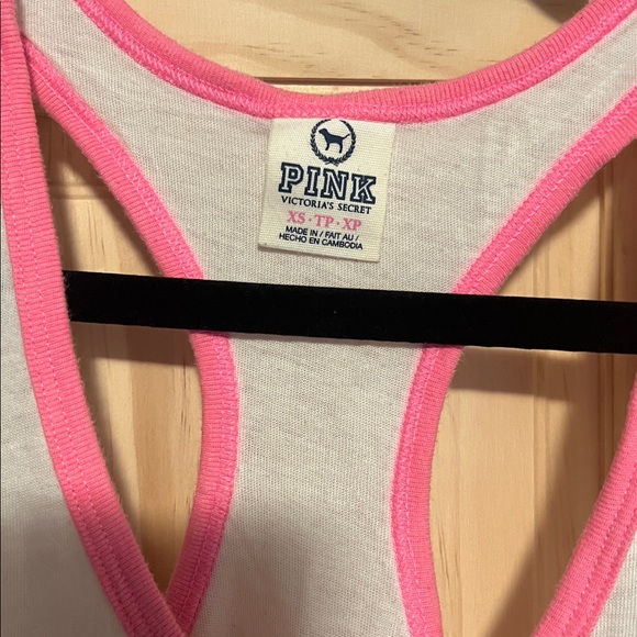 PINK / V.S. “ LOVE PINK “ XS Tank Top Pre-owned - Picture 3 of 3
